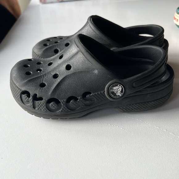 Black Crocs. Size 11 - Picture 3 of 4